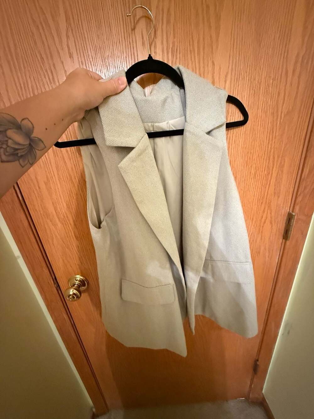 EMERY ROSE Sleeveless Blazer Vest Size 1XL Beige Herringbone Lapel Pocket